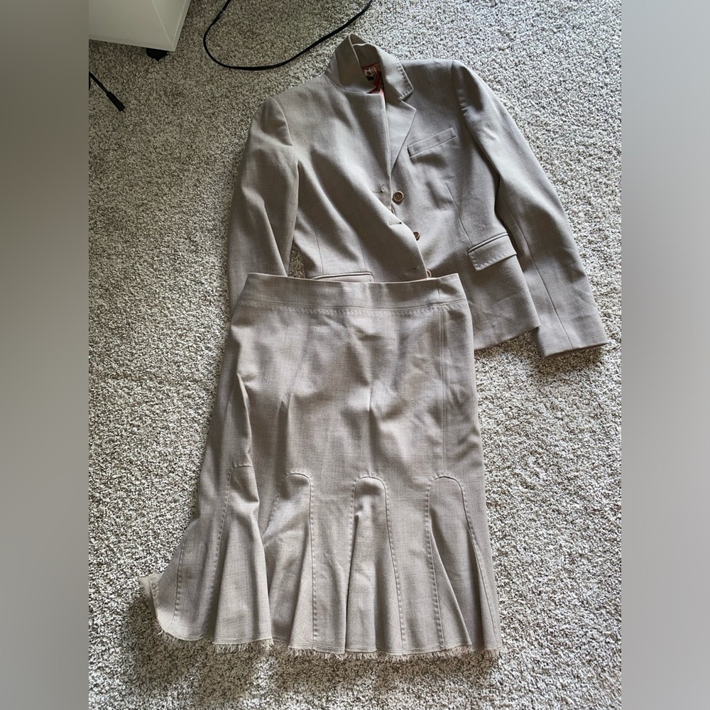 Elie Tahari Beige Wool Suit with Skirt, US 6